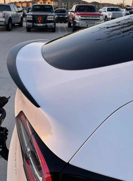 Spoiler מבריק שחור MODEL Y